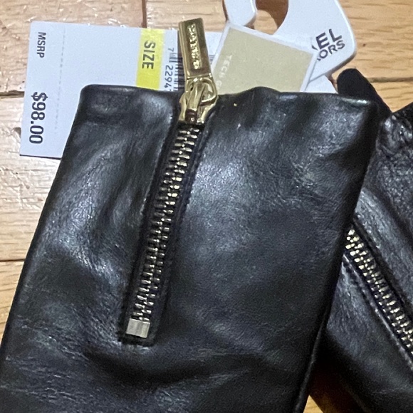 Brand New Michael Kors Leather gloves - Picture 3 of 7